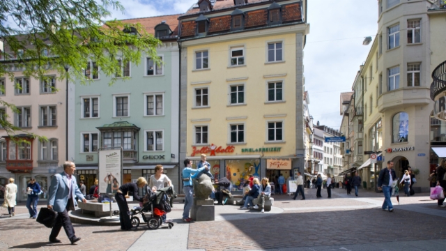 Aus dem Archiv: St. Gallen stimmt über Ladenöffnungszeiten ab