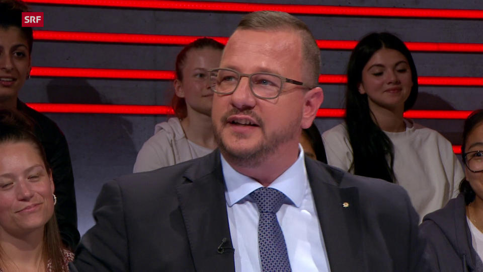 Philipp Matthias Bregy, Fraktionspräsident Die Mitte: «Beim Kampfjet muss es jetzt vorwärtsgehen.» 