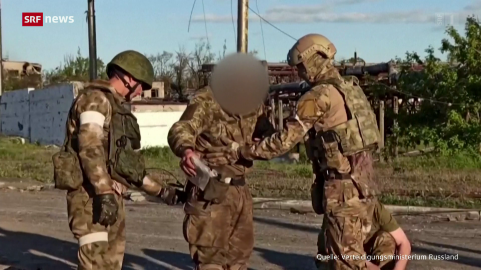 Ukrainische Soldaten verlassen Asowstal-Werk 