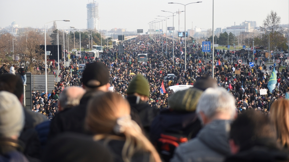 Tausende protestierten allein in Belgrad gegen das Einteignungsgesetz