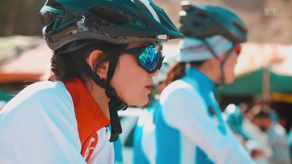 Im Visier der Taliban: Radfahrerinnen auf der Flucht