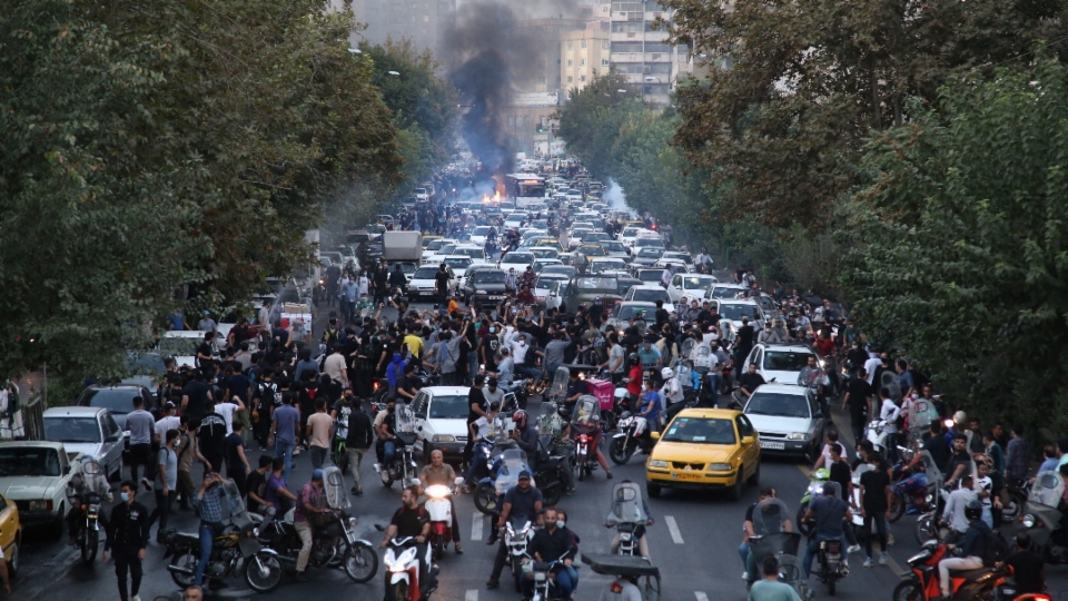 Newsplus: Die Hintergründe zu den Protesten in Iran