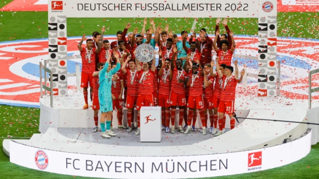 Bayern spielen 2:2 und erhalten die Meisterschale (ARD; Edgar Endres)