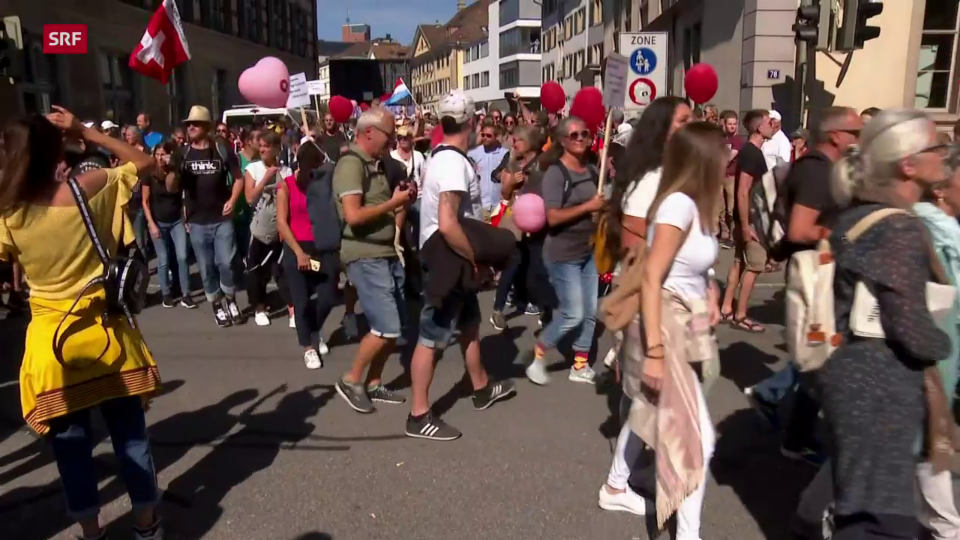 Hier demonstrieren Massnahmen-Gegner in Winterthur