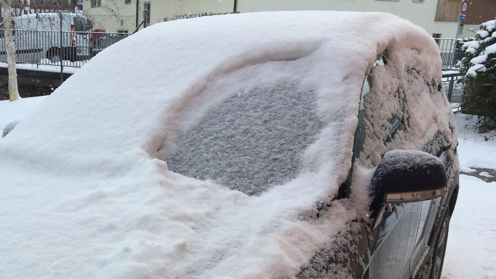 Auto auch bei Eis und Schnee regelmäßig waschen