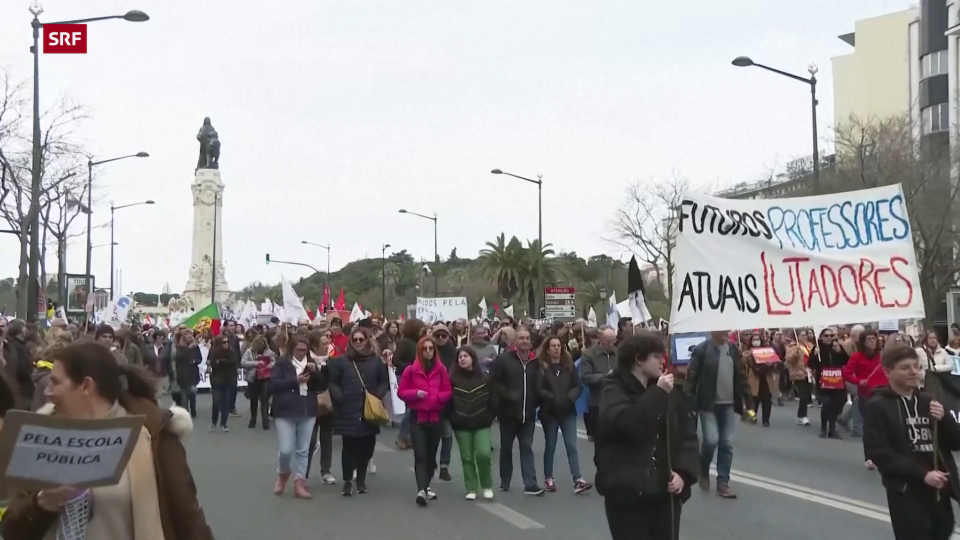 Portugals Lehrpersonen demonstrieren für mehr Lohn