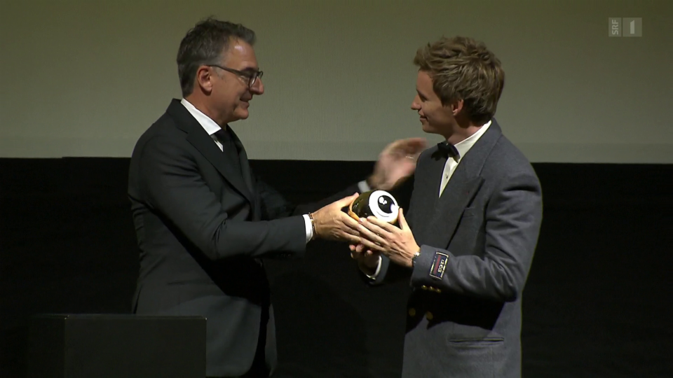 Eddie Redmayne erhält den Golden Eye Award