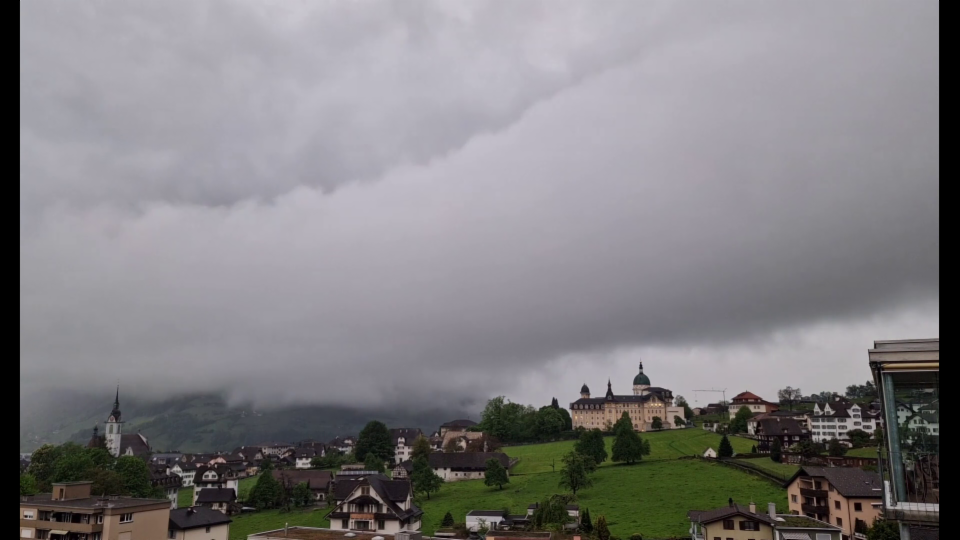 Regenfront erreicht Schwyz, 10. Mai, Irene Eichhorn