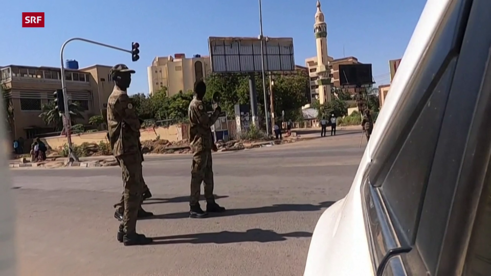 Aus dem Archiv: Soldaten sind in Khartum auf Strassen stationiert