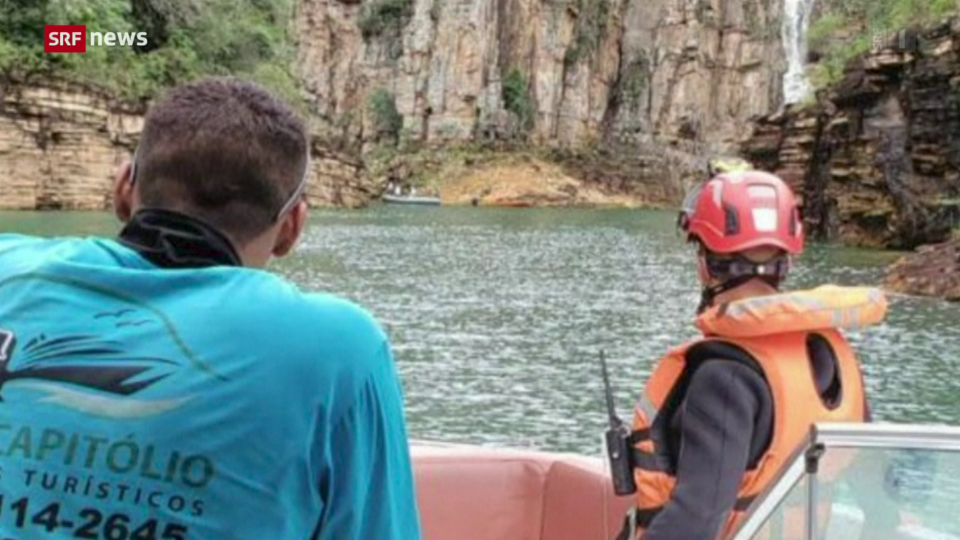 Felswand stürzt auf Touristenboote in Brasilien