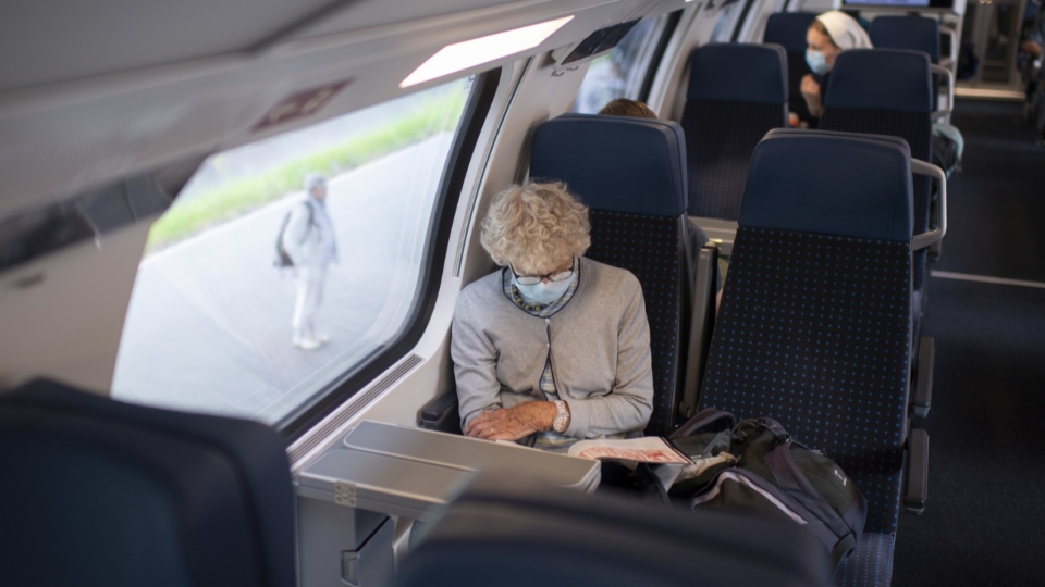 Im Zug ohne Maske: Was sagt der Experte?