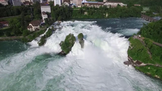 Video «Gewaltige Wassermassen beim Rheinfall (unkommentiert)» 
abspielen