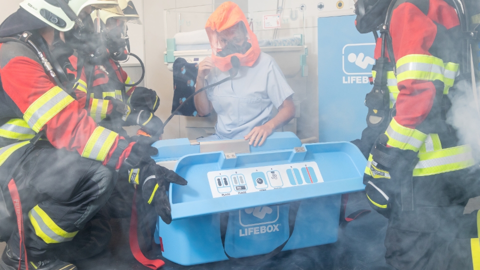 Die Rettungsbox für Babys kommt ab nun in Aarau zum Einsatz – Die Feuerwehr möchte sie nicht mehr wegdenken