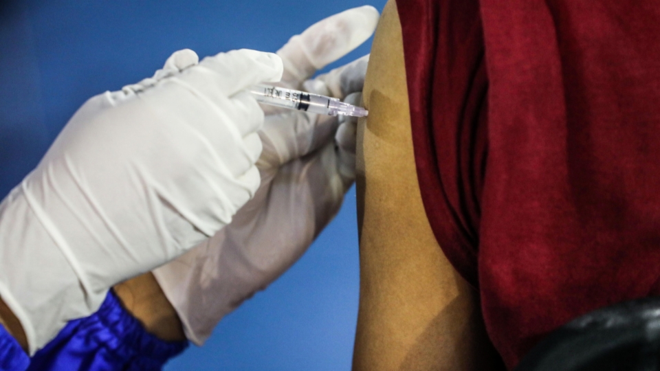 Auslandschweizer gelangen wegen Impfungen ans EDA