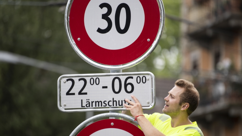 Gregor Rutz kritisiert die Zürcher Tempo-30-Pläne