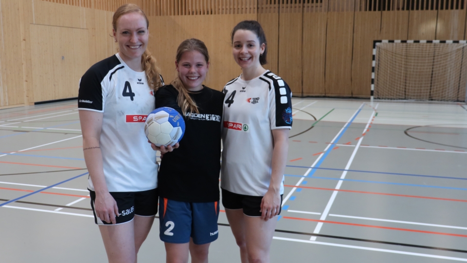 Handball spielen mit zwei Profis