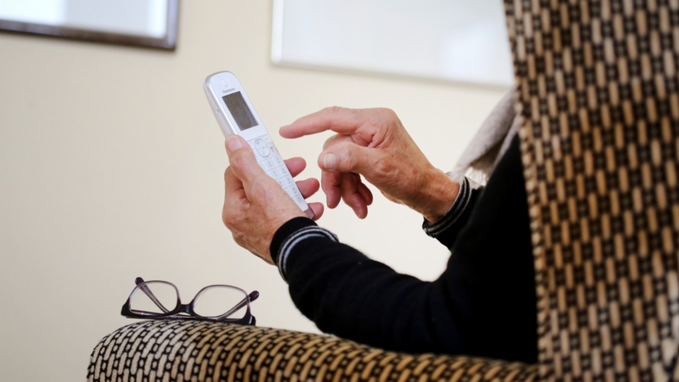Telefonbetrüger ergaunern weiterhin Millionen von Seniorinnen und Senioren