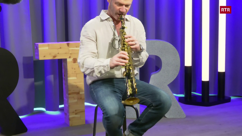 Pius Baumgartner preschenta il sopransaxofon