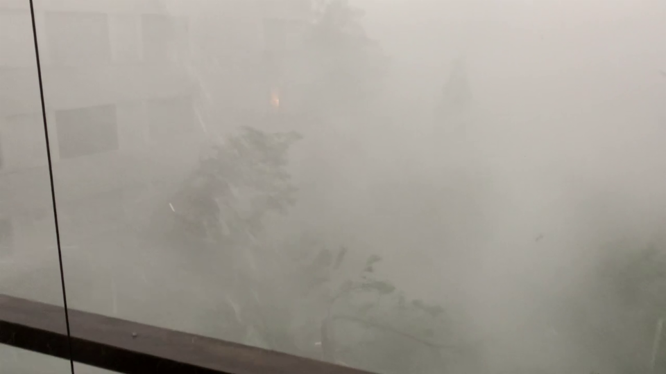 Starkregen während einem Superzellen-Gewitter in Rotkreuz am 21. Juni 2021, Alex Graf