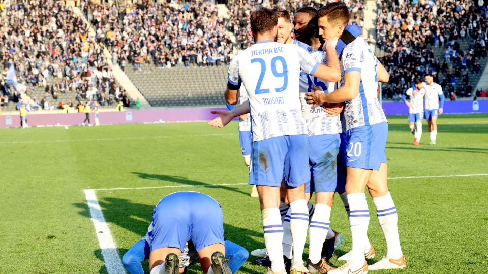 Hoffenheim-Keeper Baumann erklärt die Niederlage (ARD/U.Zahavi)